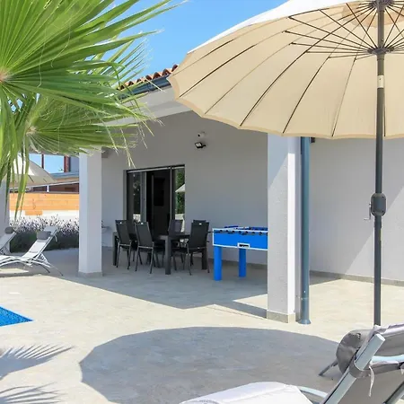 Mit Privatpool Fuer 8 Personen Ca 170 Qm In Pula, Istrien Istrische Riviera Dom wakacyjny Pula